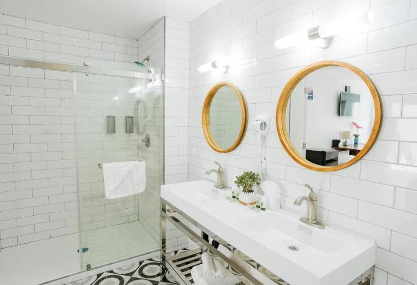 فندق The Belmont Shore Inn