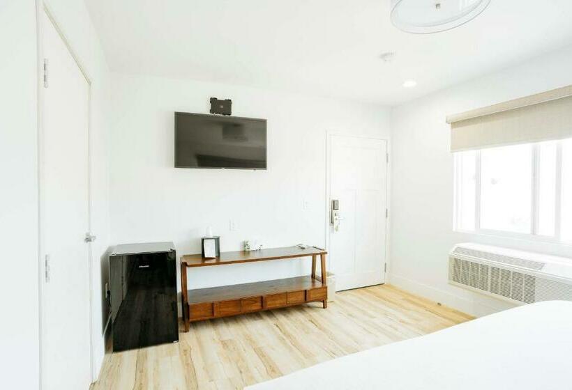 فندق The Belmont Shore Inn