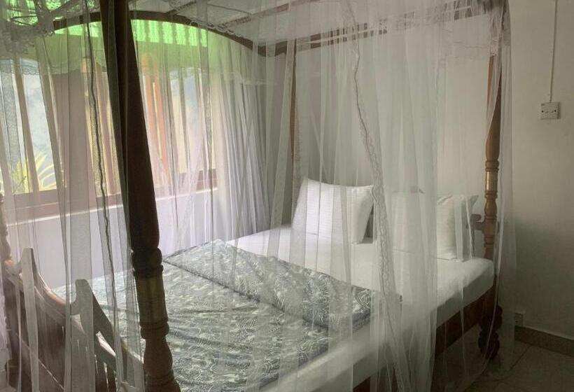 Отель The Retreat