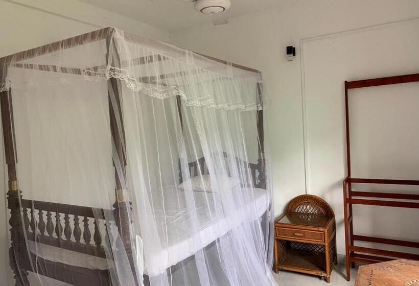 Отель The Retreat