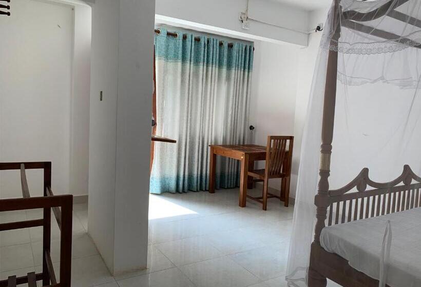 Отель The Retreat