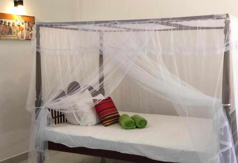 Отель The Retreat