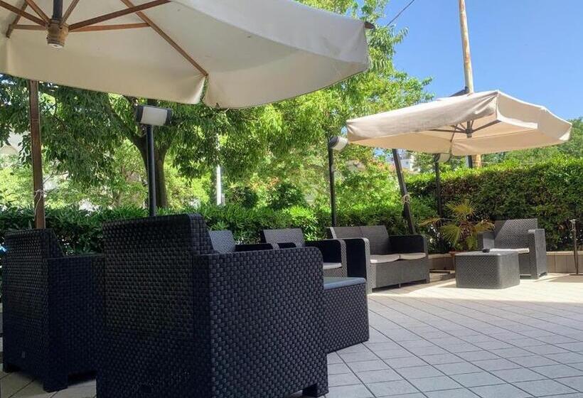 Отель Villa Platani