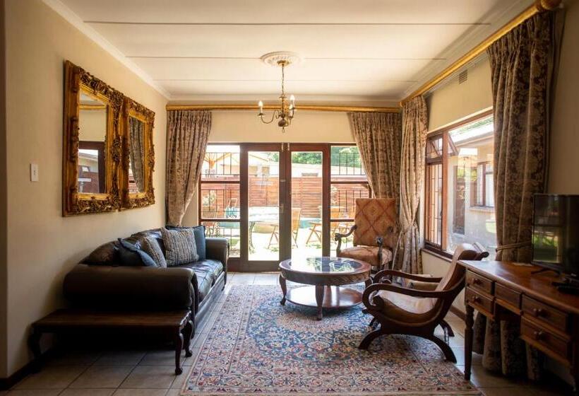 펜션 Antiqua Guest House