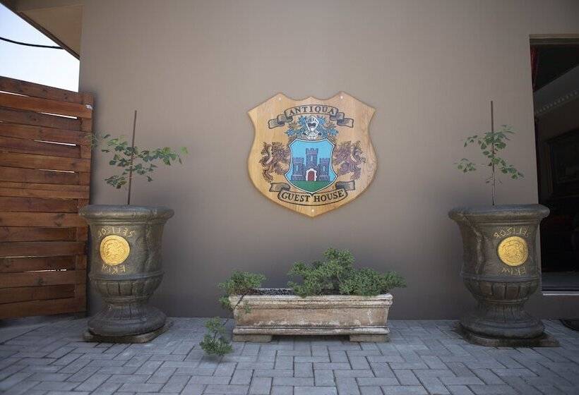 펜션 Antiqua Guest House