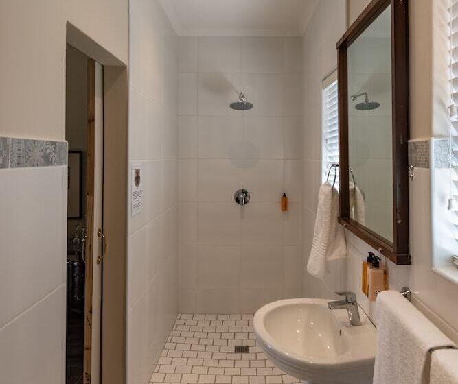 펜션 Antiqua Guest House