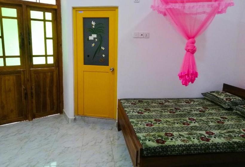 بنسيون Thuru Sisila Resort