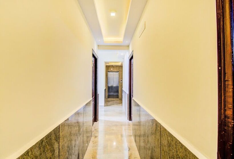 ホテル Fabexpress The Grand Renato Suites