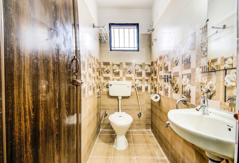 בית מלון כפרי Fabexpress The Grand Renato Suites