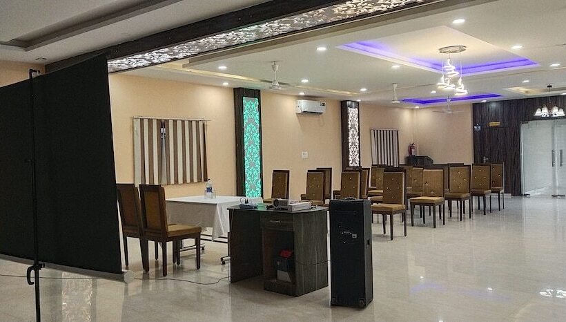 酒店 The Royal Buddha