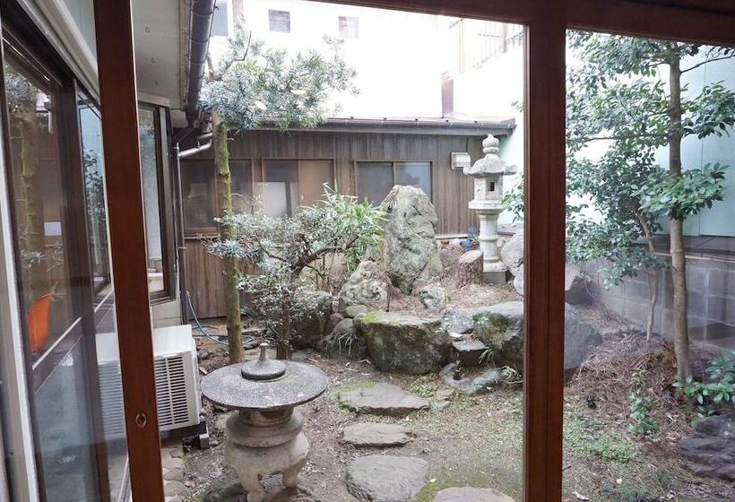 بنسيون Guesthouse Obama21:00   Hostel