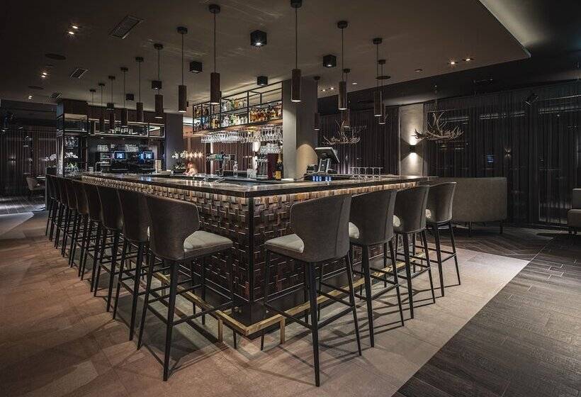 منتجع Alpenparks Hotel & Apartment Arlberg Warth Mit Pool