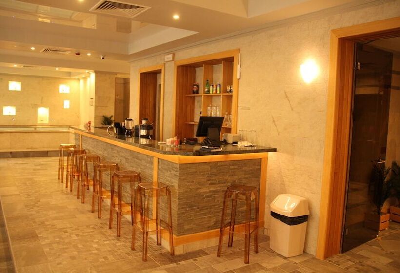 Отель 7 Pools Spa Boutique