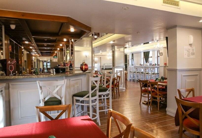 Отель 7 Pools Spa Boutique