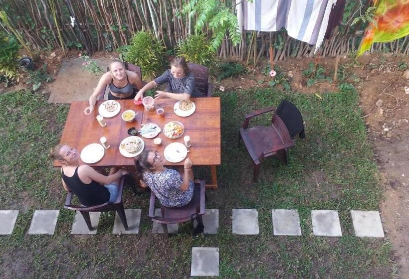 旅馆 Chez Podi Surf Stay