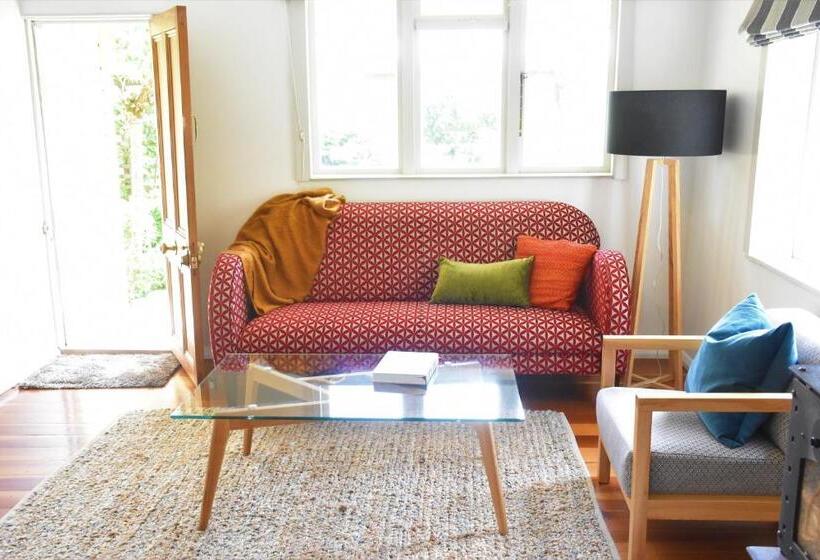 Bed and Breakfast Shy Cottage And Studio