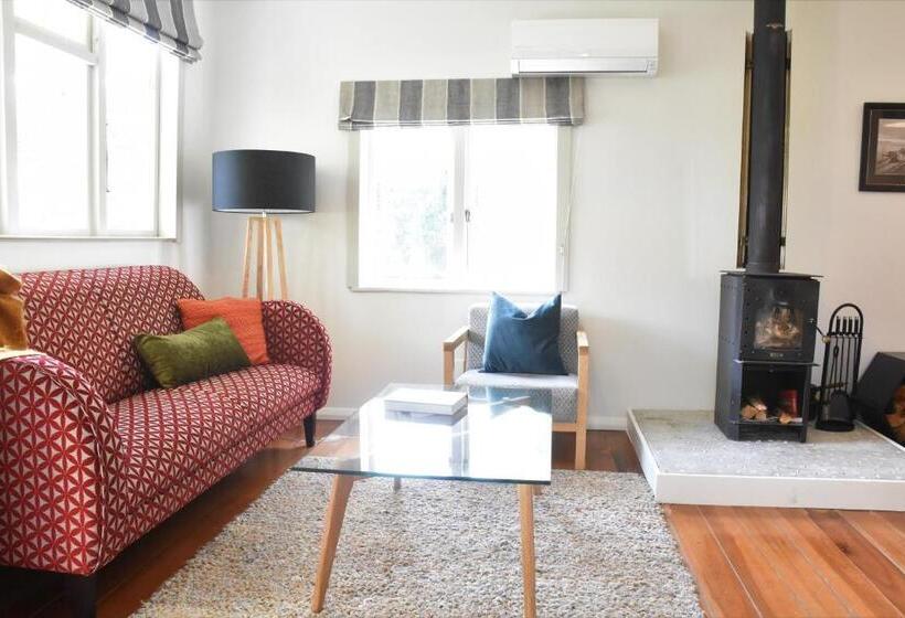 Bed and Breakfast Shy Cottage And Studio