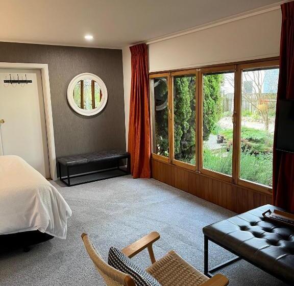 Bed and Breakfast Shy Cottage And Studio