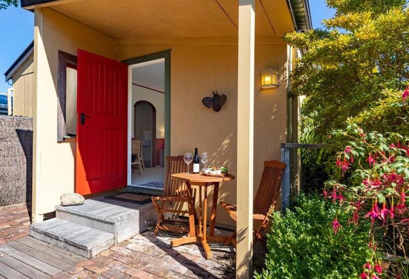 Bed and Breakfast Shy Cottage And Studio