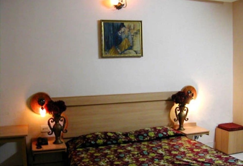 هتل Pushpak International