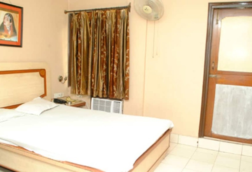 هتل Pushpak International