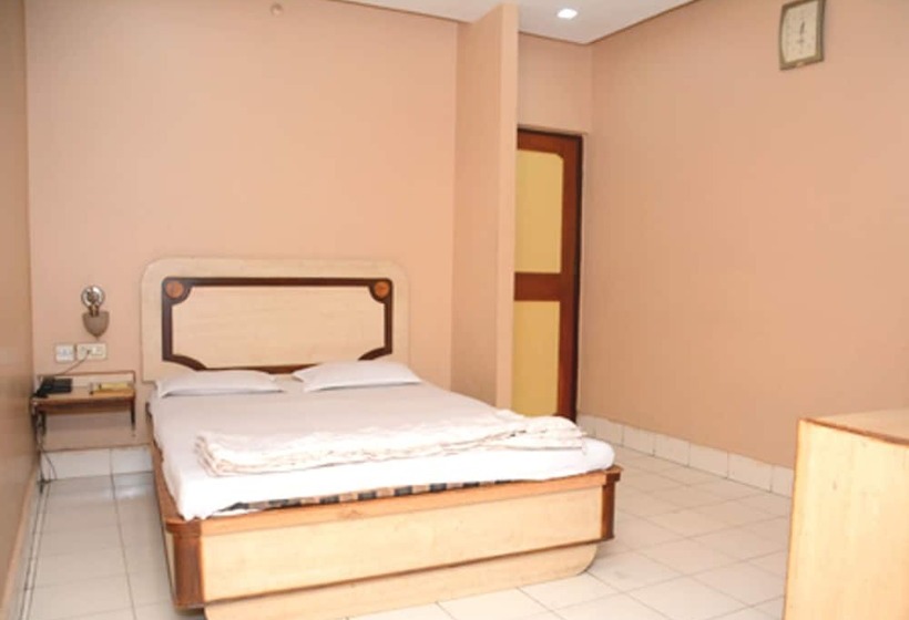 هتل Pushpak International