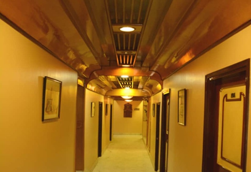 هتل Pushpak International