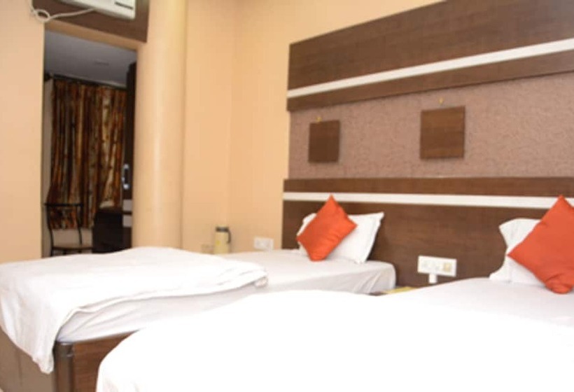 هتل Pushpak International