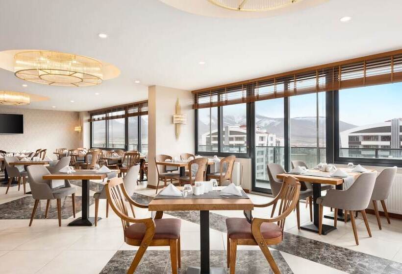 בית מלון כפרי Ramada By Wyndham Nigde