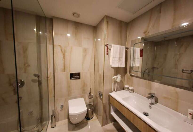 בית מלון כפרי Ramada By Wyndham Nigde