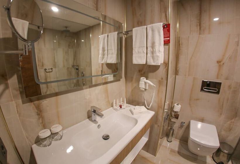 בית מלון כפרי Ramada By Wyndham Nigde