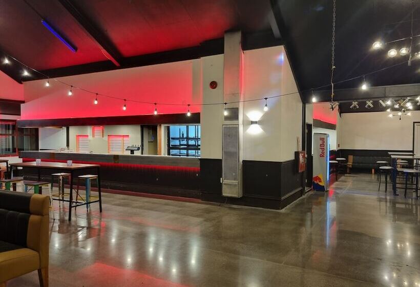 מוטל The Furlong