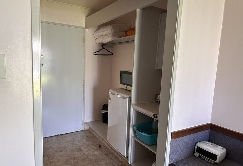 מוטל The Furlong