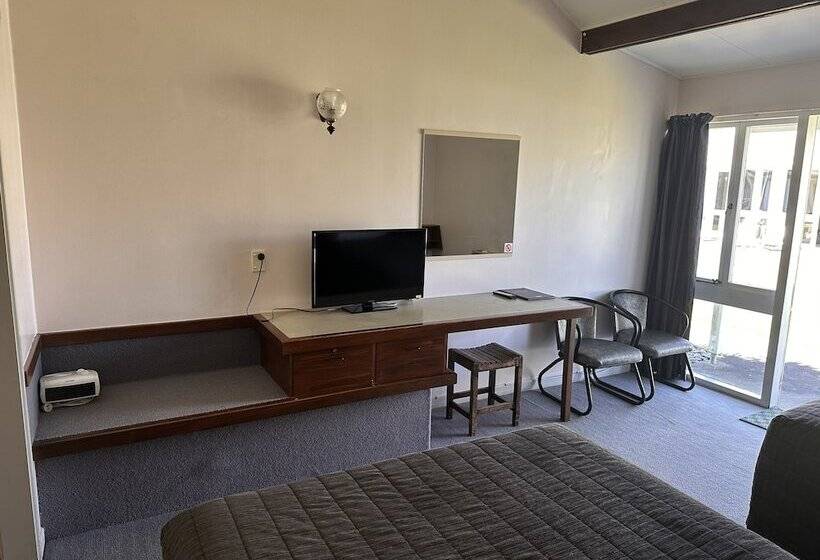 מוטל The Furlong