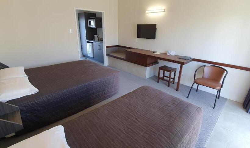 מוטל The Furlong