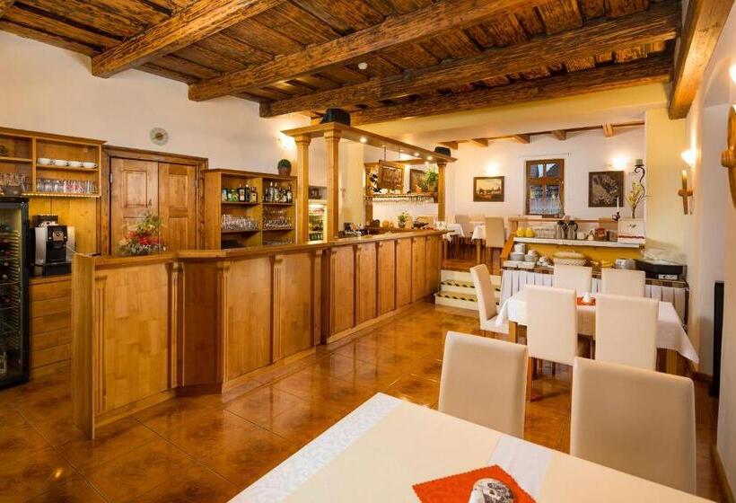 پانسیون Penzión Zemianska Kúria