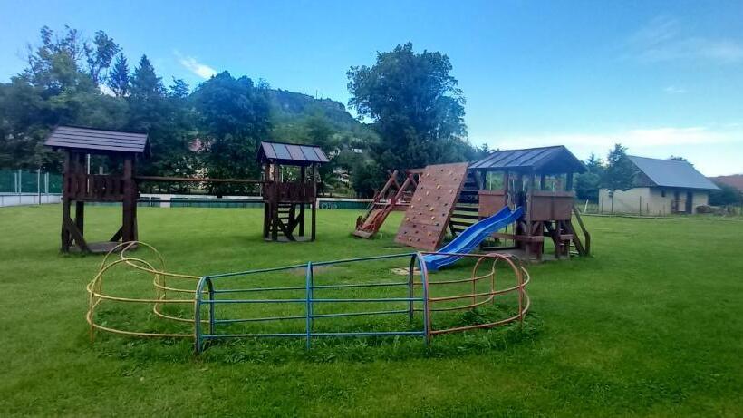 پانسیون Penzión Zemianska Kúria