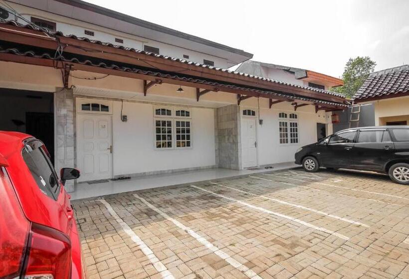 Пансион Reddoorz @ Meruya 2