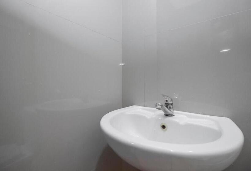 Пансион Reddoorz @ Meruya 2