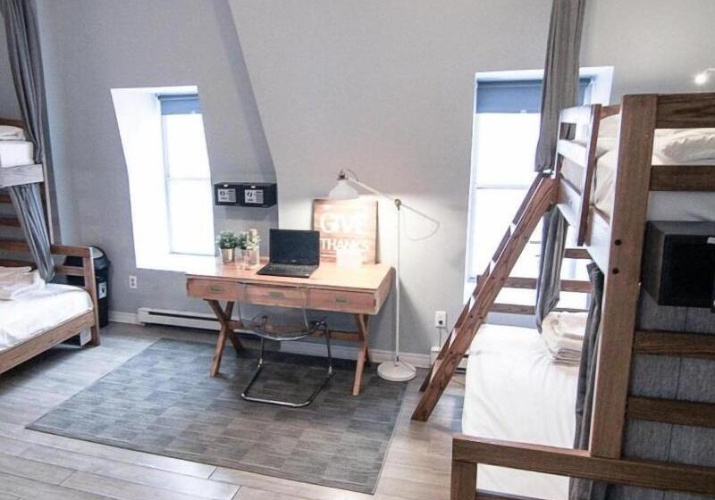 هاستل The Clarence Park