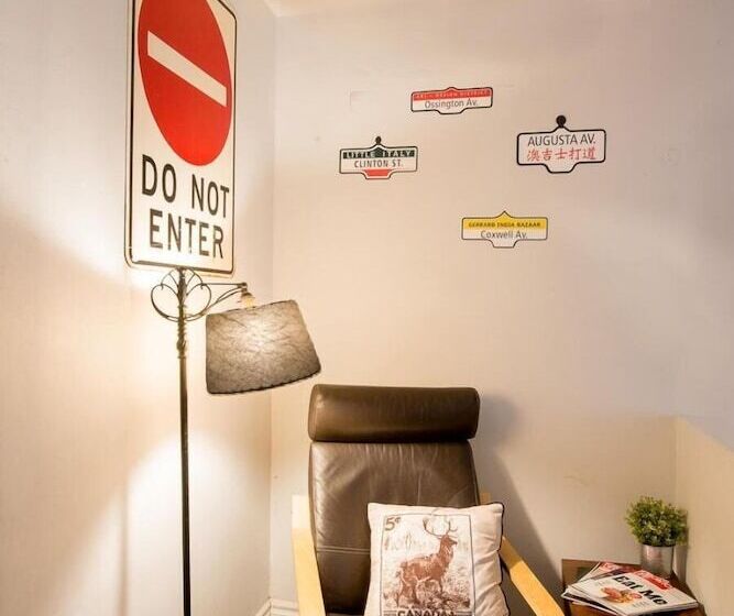 هاستل The Clarence Park