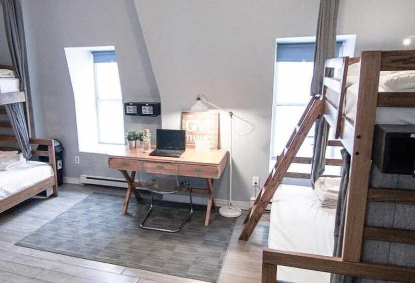 هاستل The Clarence Park