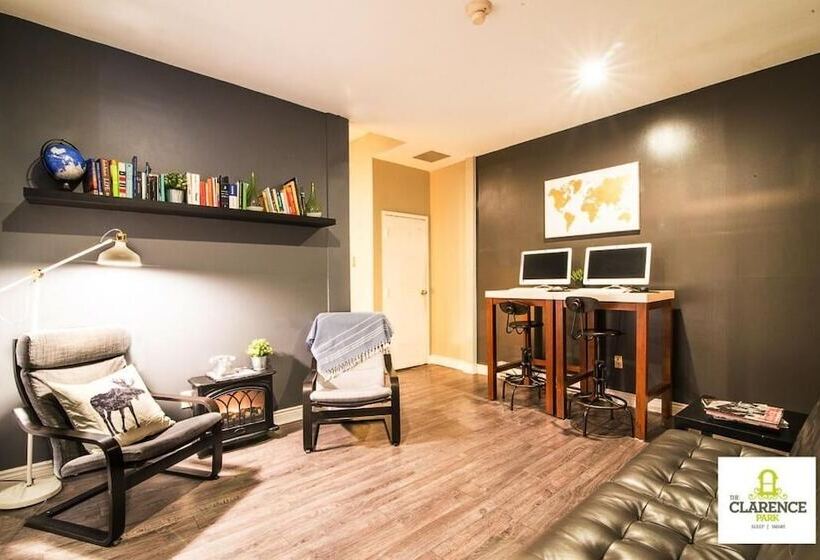 هاستل The Clarence Park