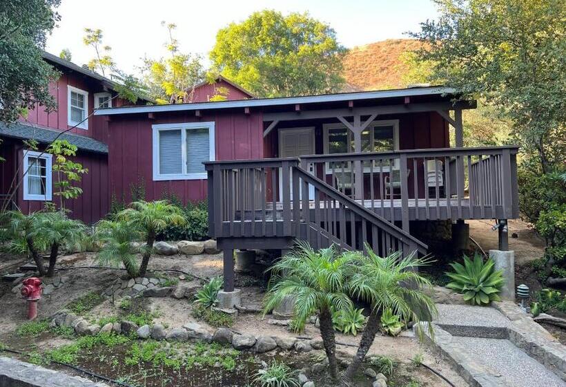 فندق Circle Bar B Guest Ranch