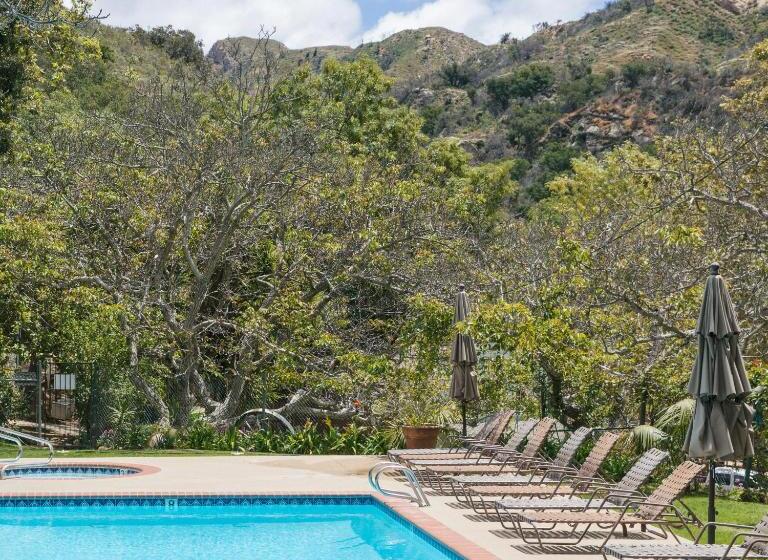 فندق Circle Bar B Guest Ranch