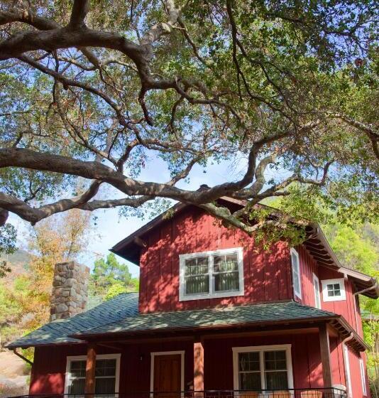 فندق Circle Bar B Guest Ranch