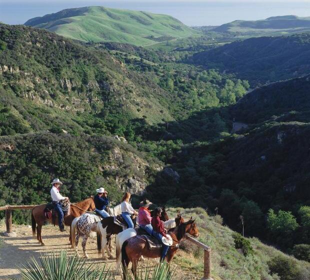 فندق Circle Bar B Guest Ranch