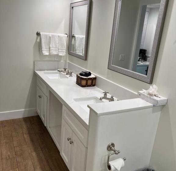 فندق Circle Bar B Guest Ranch