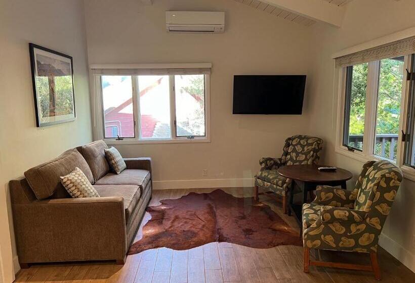 فندق Circle Bar B Guest Ranch