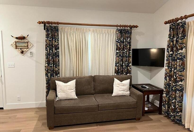 فندق Circle Bar B Guest Ranch